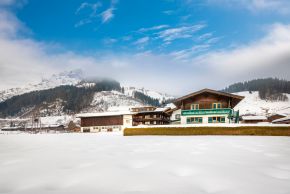 1a20220204 Matzhof Aussen Winter 011 Pano Klein